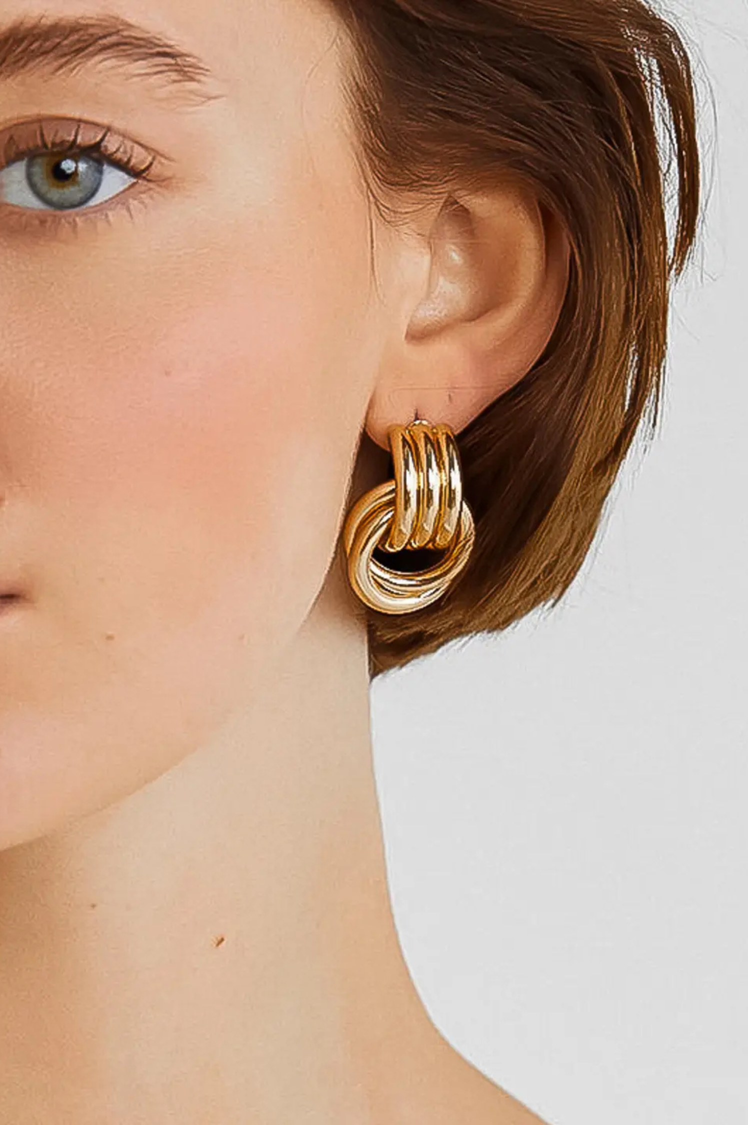 Wanda Classic Hoop Earring
