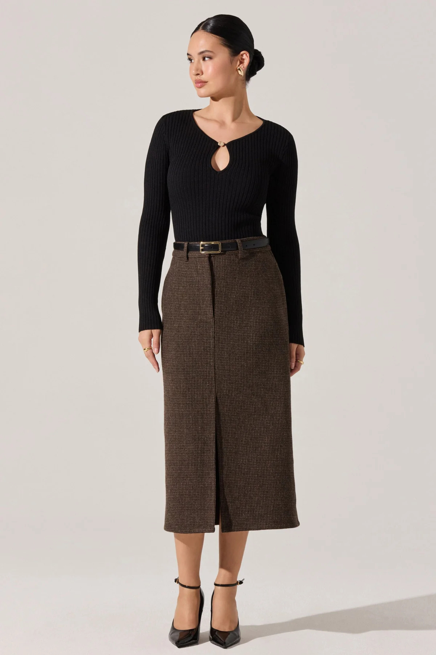 Lynly Ribbed Keyhole Sweater