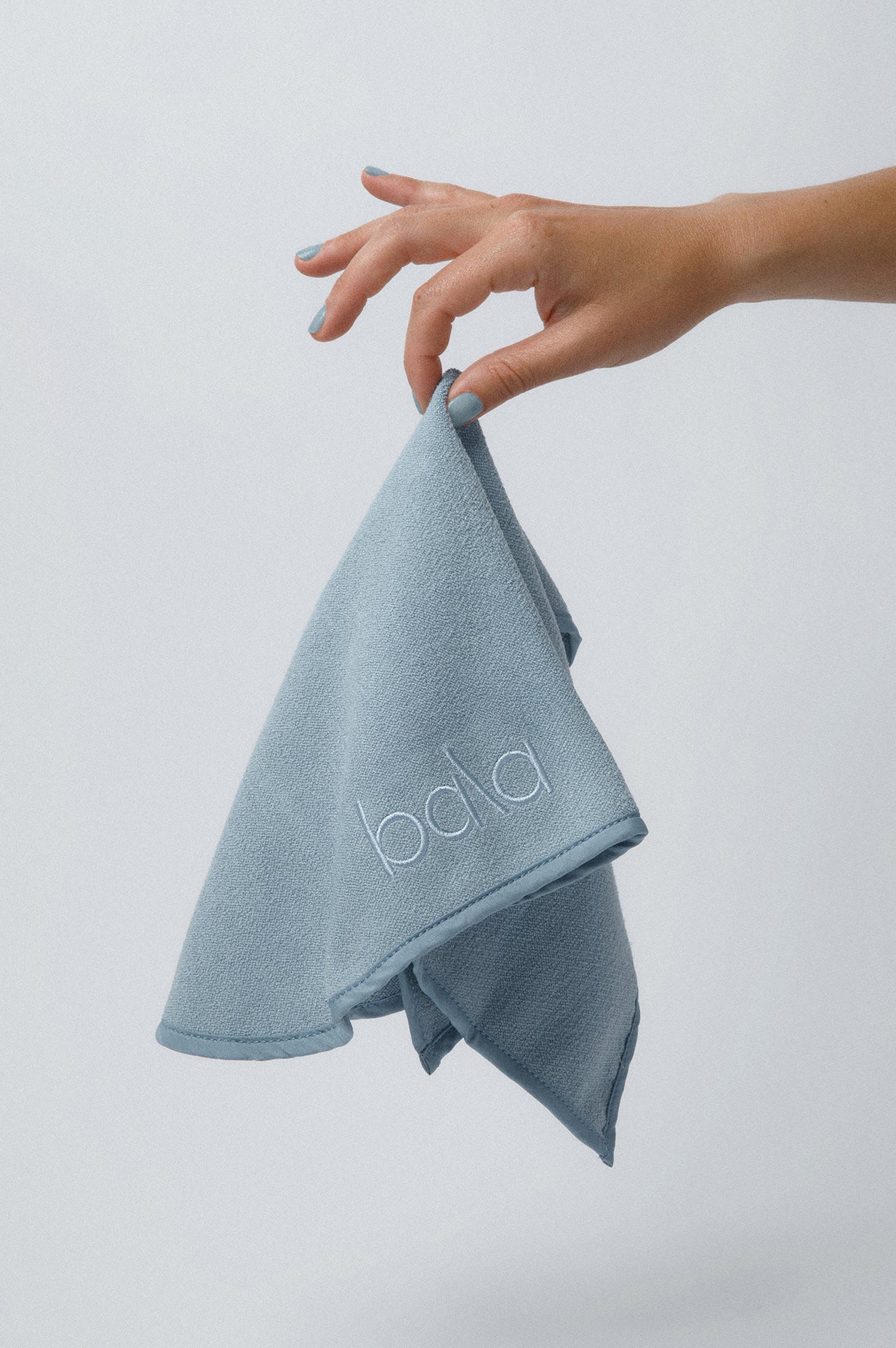 MINI SWEAT HAND TOWEL