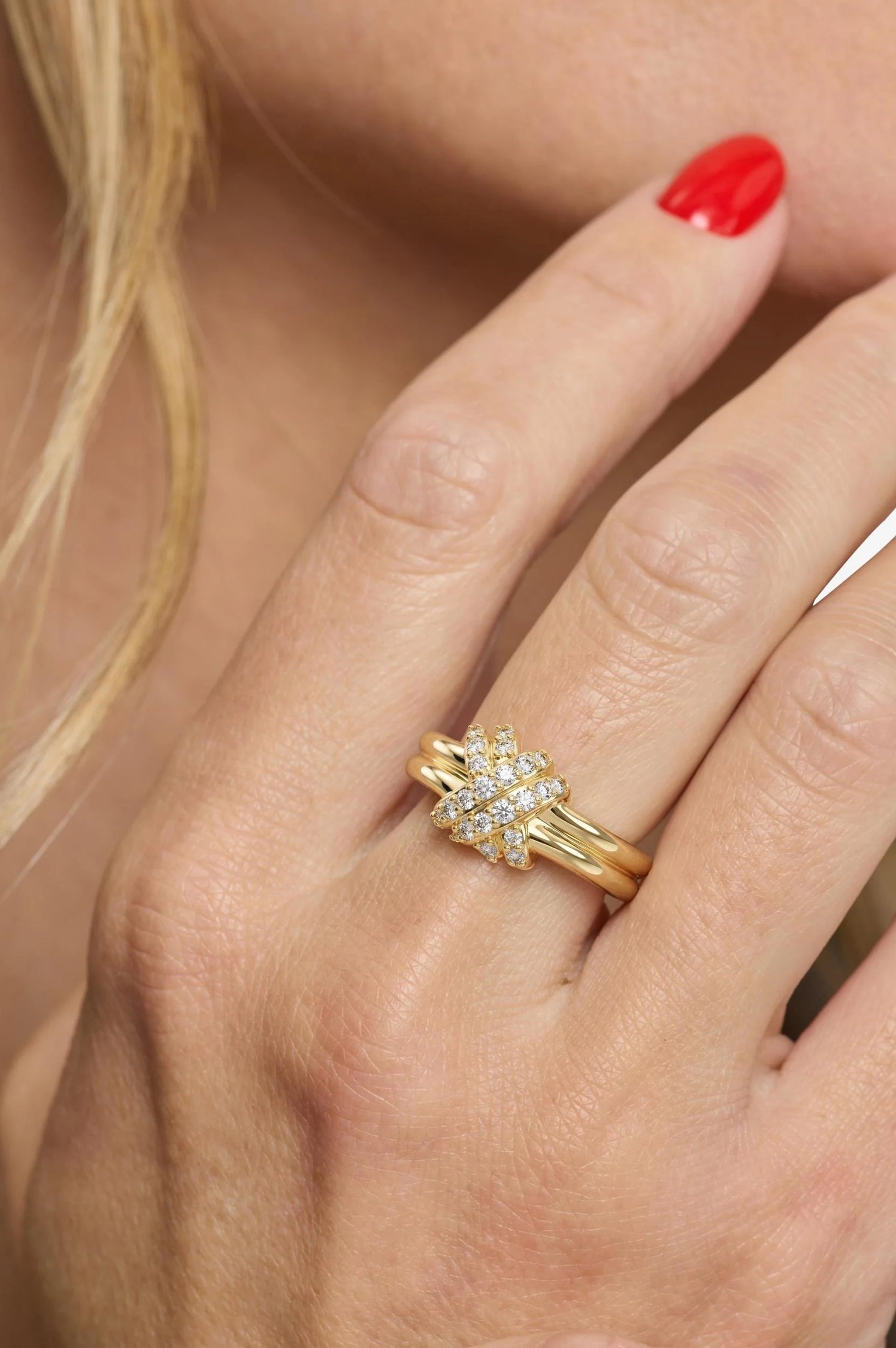 KNOT CROSSED RING