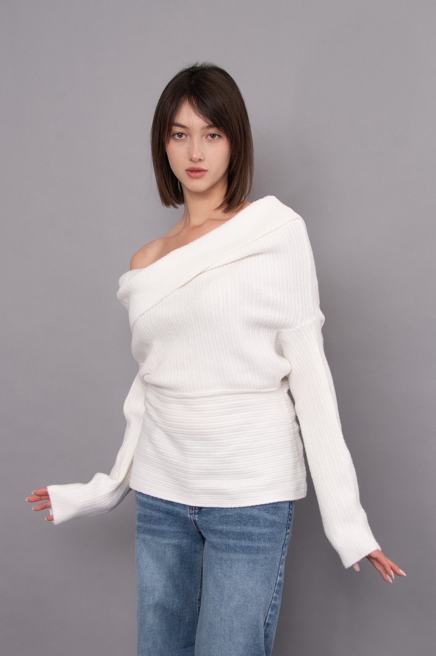 MARYLIN OFF THE SHOULDER SWEATER