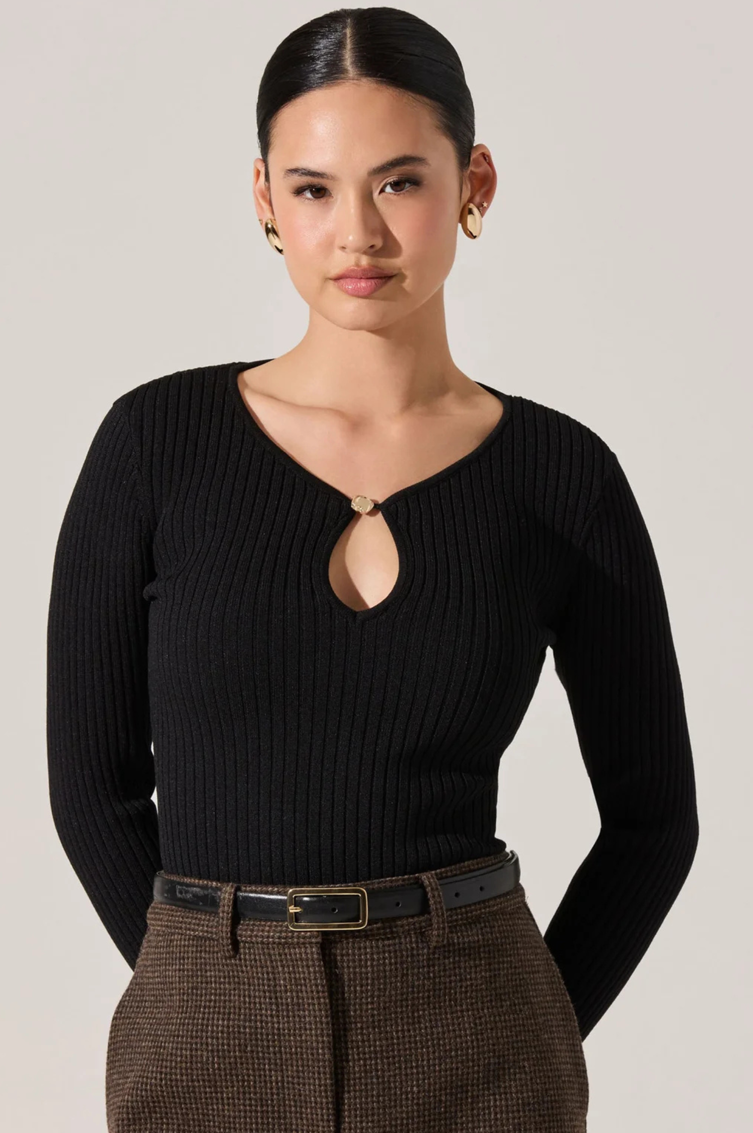 Lynly Ribbed Keyhole Sweater
