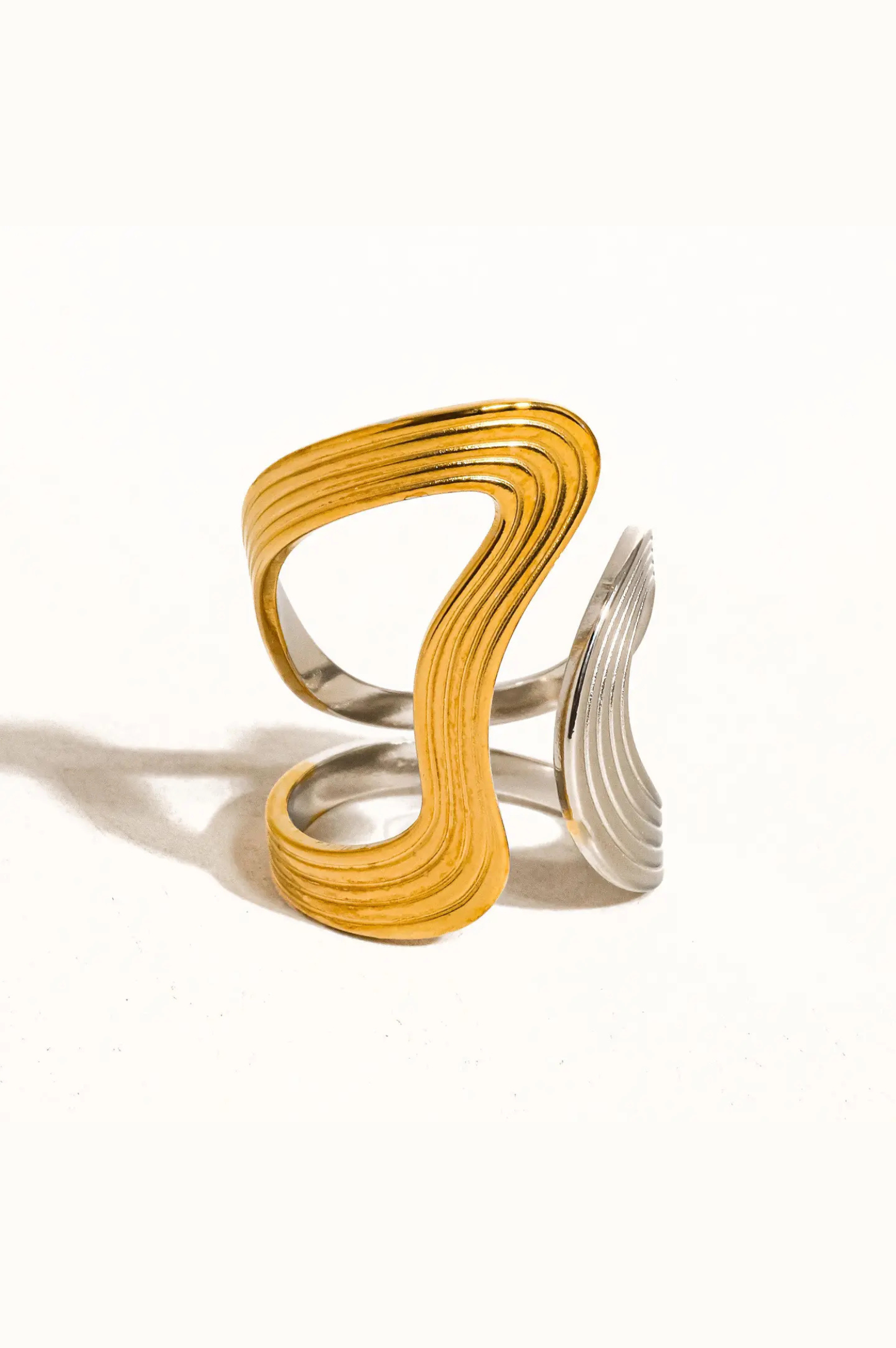 Xena Wavy Abstract Ring
