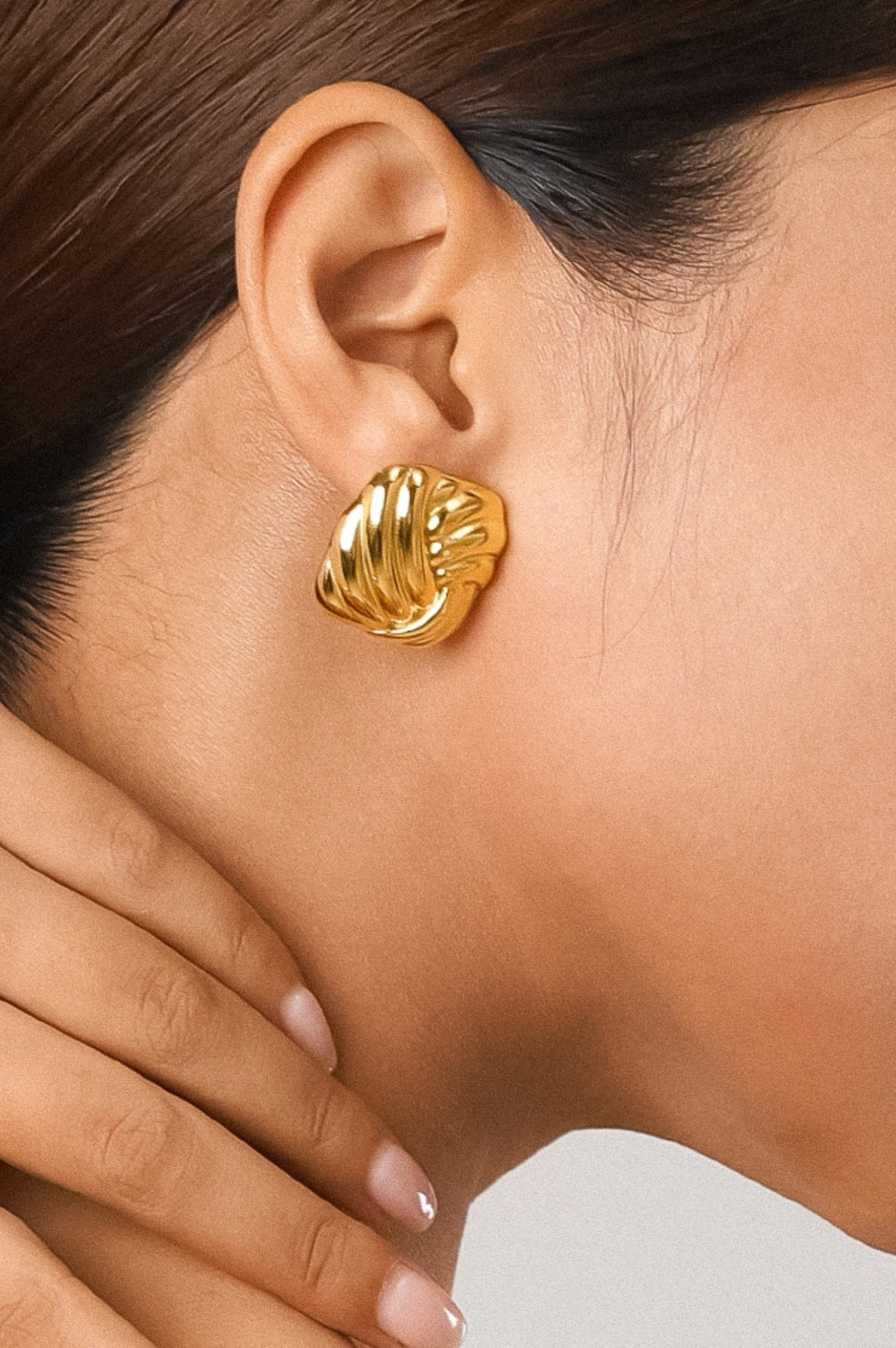 Thel Wavy Square Studs