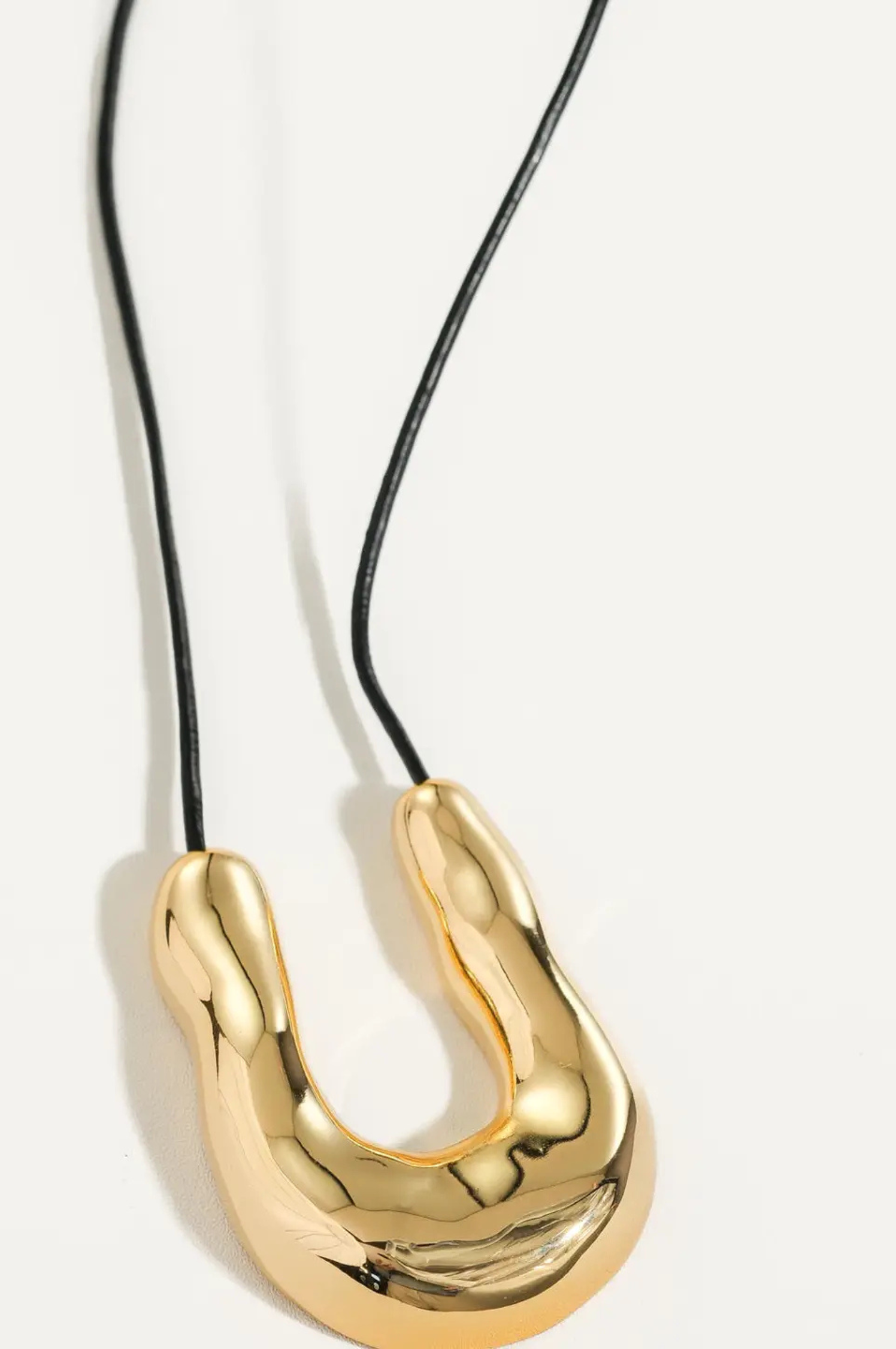 Sable Horseshoe Necklace