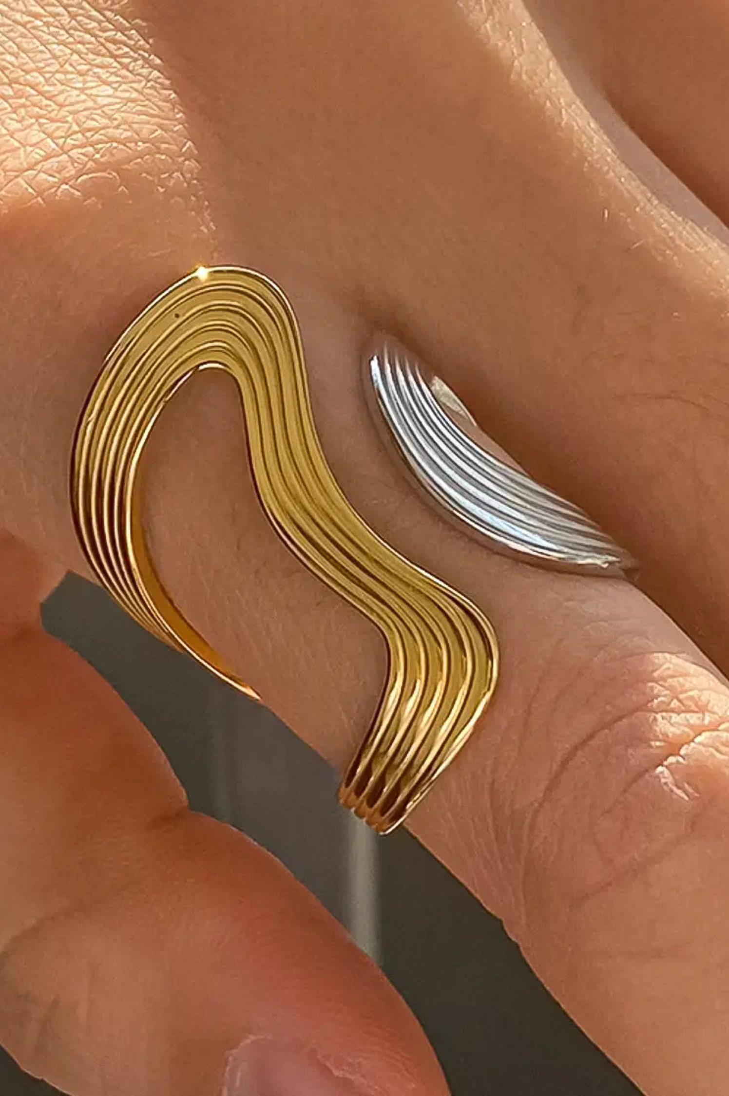 Xena Wavy Abstract Ring