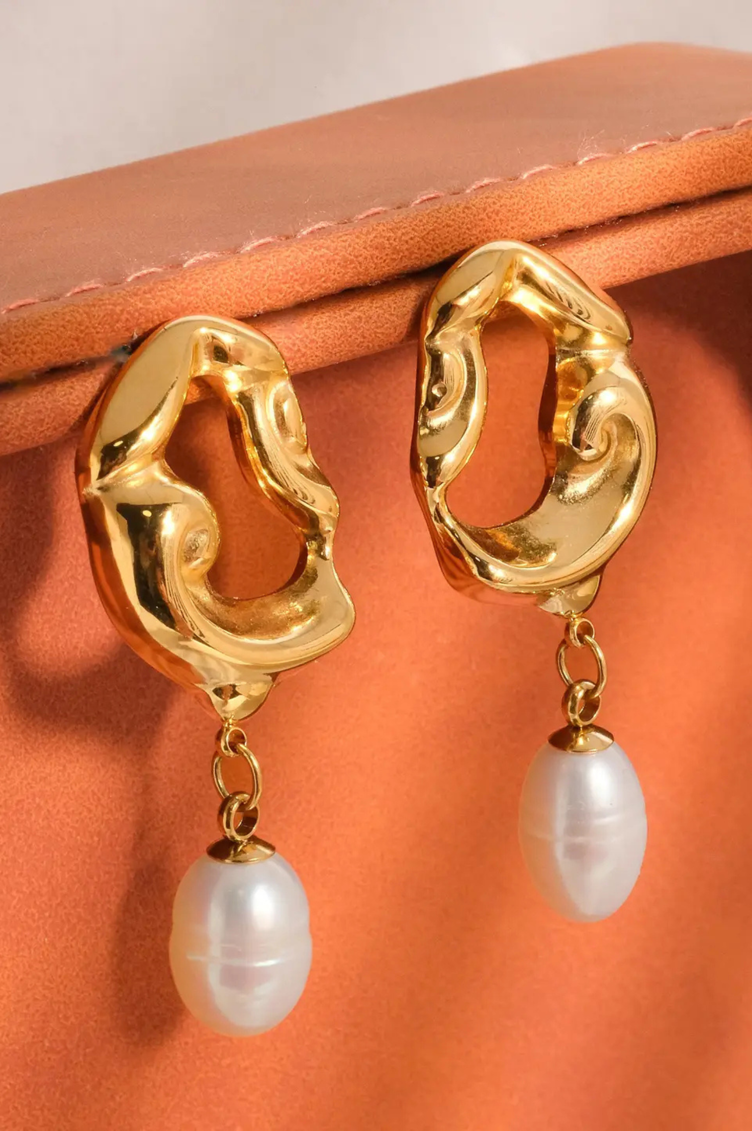 Nerissa Abstract Pearl Earring