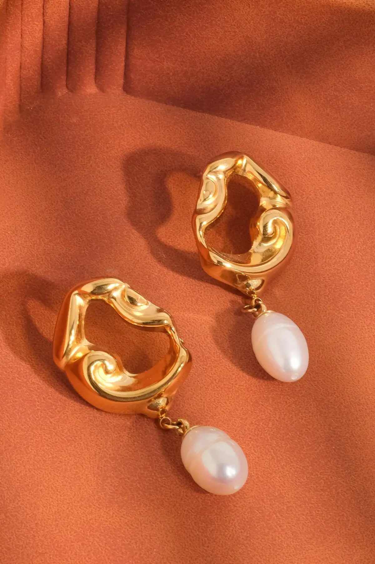 Nerissa Abstract Pearl Earring