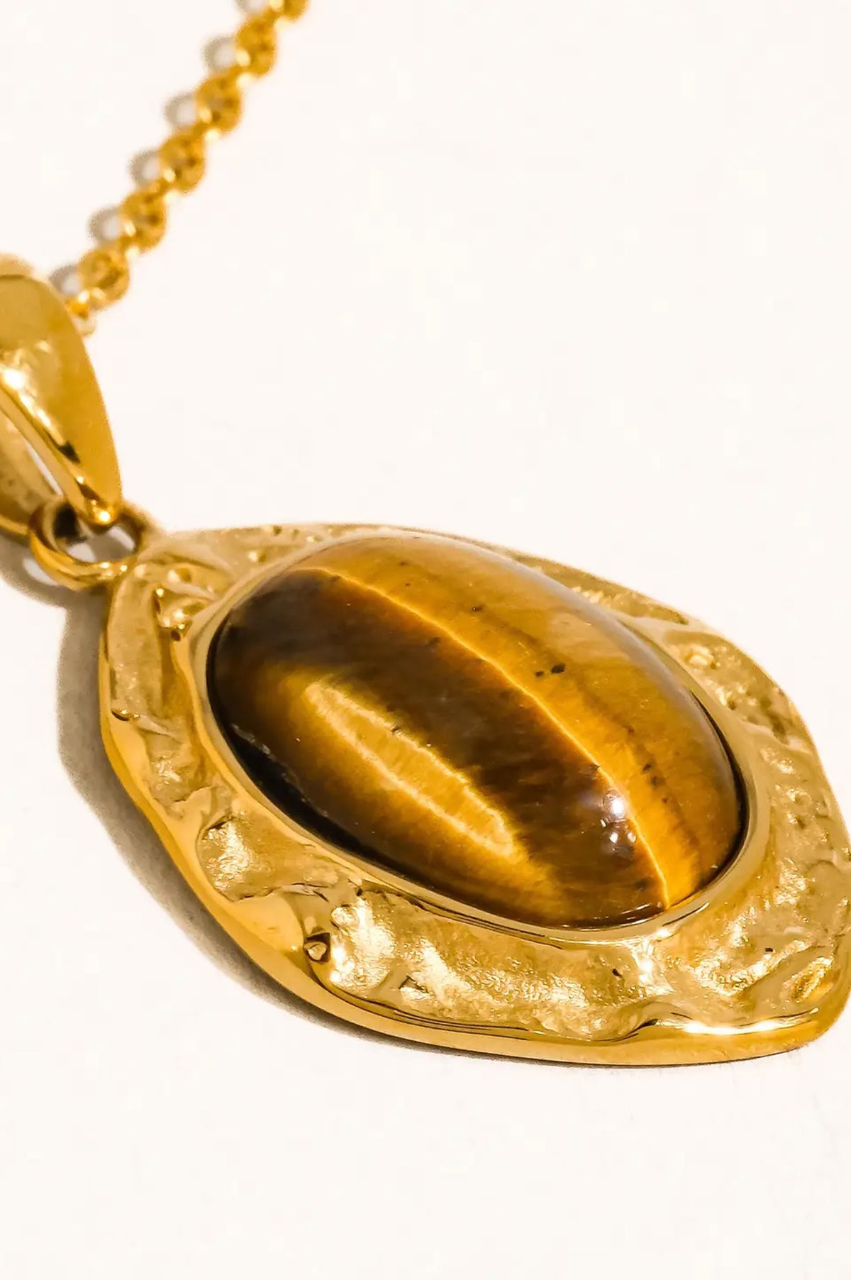 Elouise Oval Stone Pendant Necklace