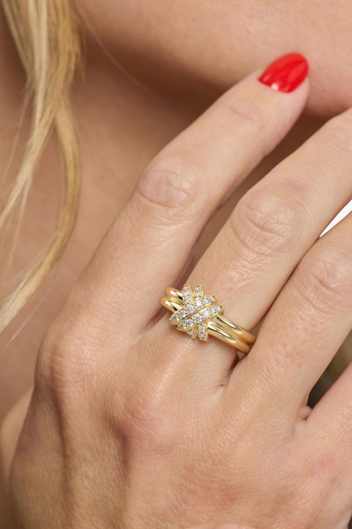 KNOT CROSSED RING