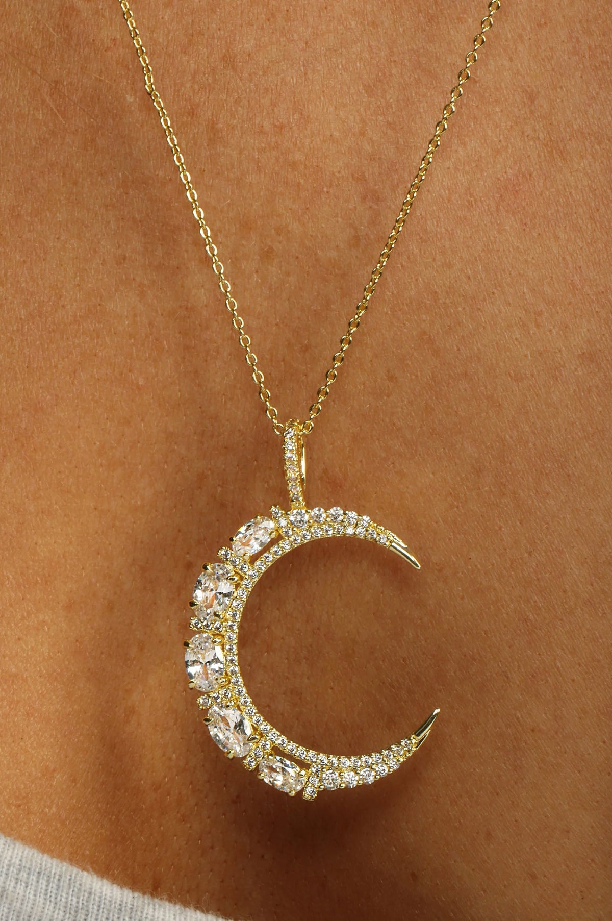 SHE'S AN ICON MOON NECKLACE