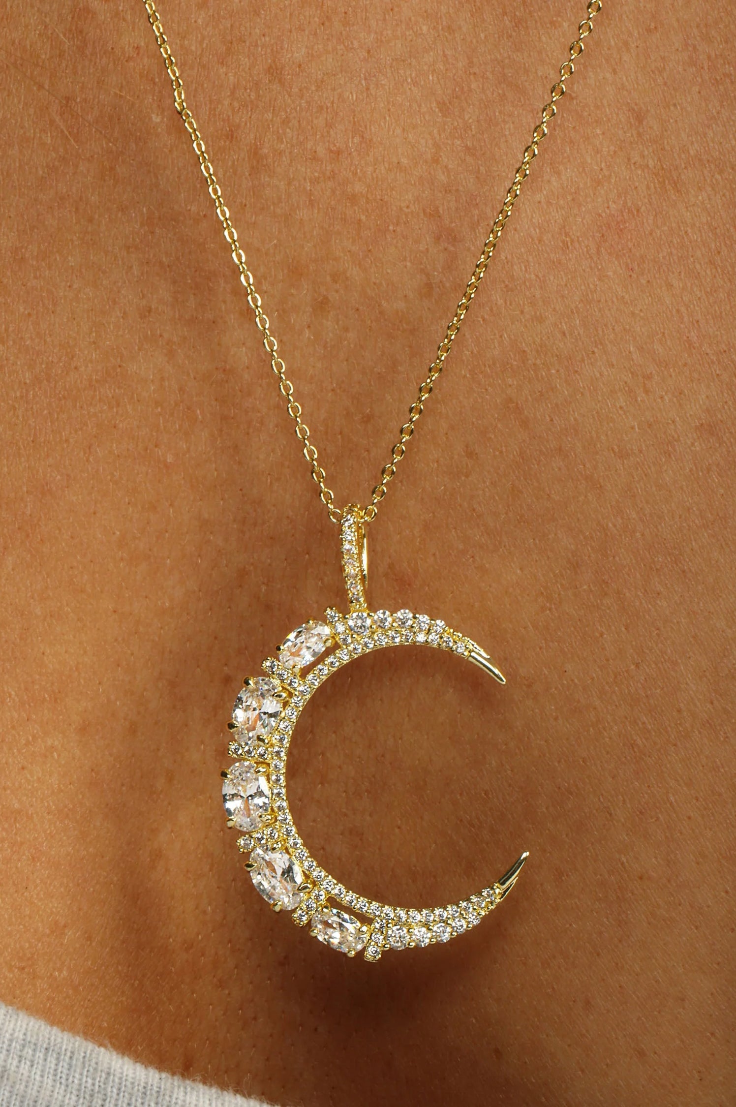 SHE'S AN ICON MOON NECKLACE