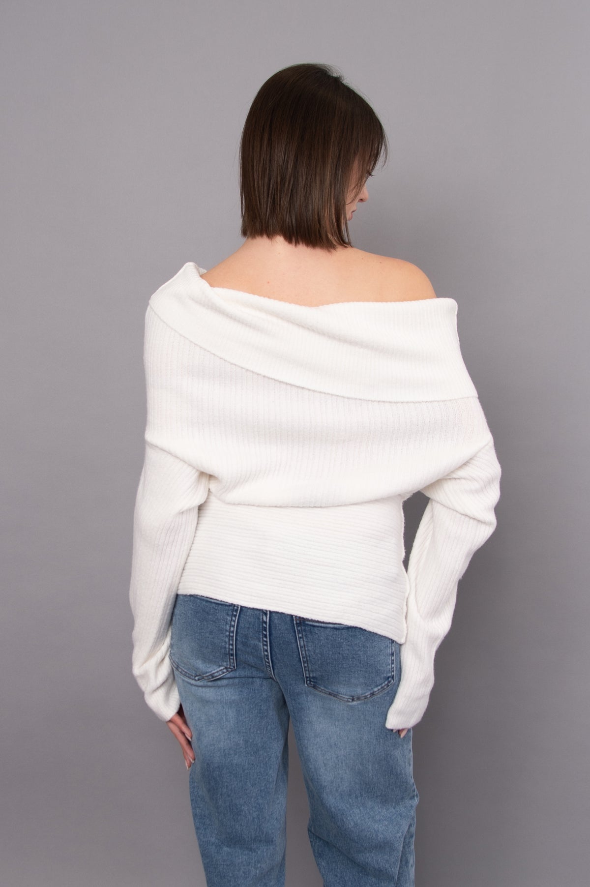 MARYLIN OFF THE SHOULDER SWEATER