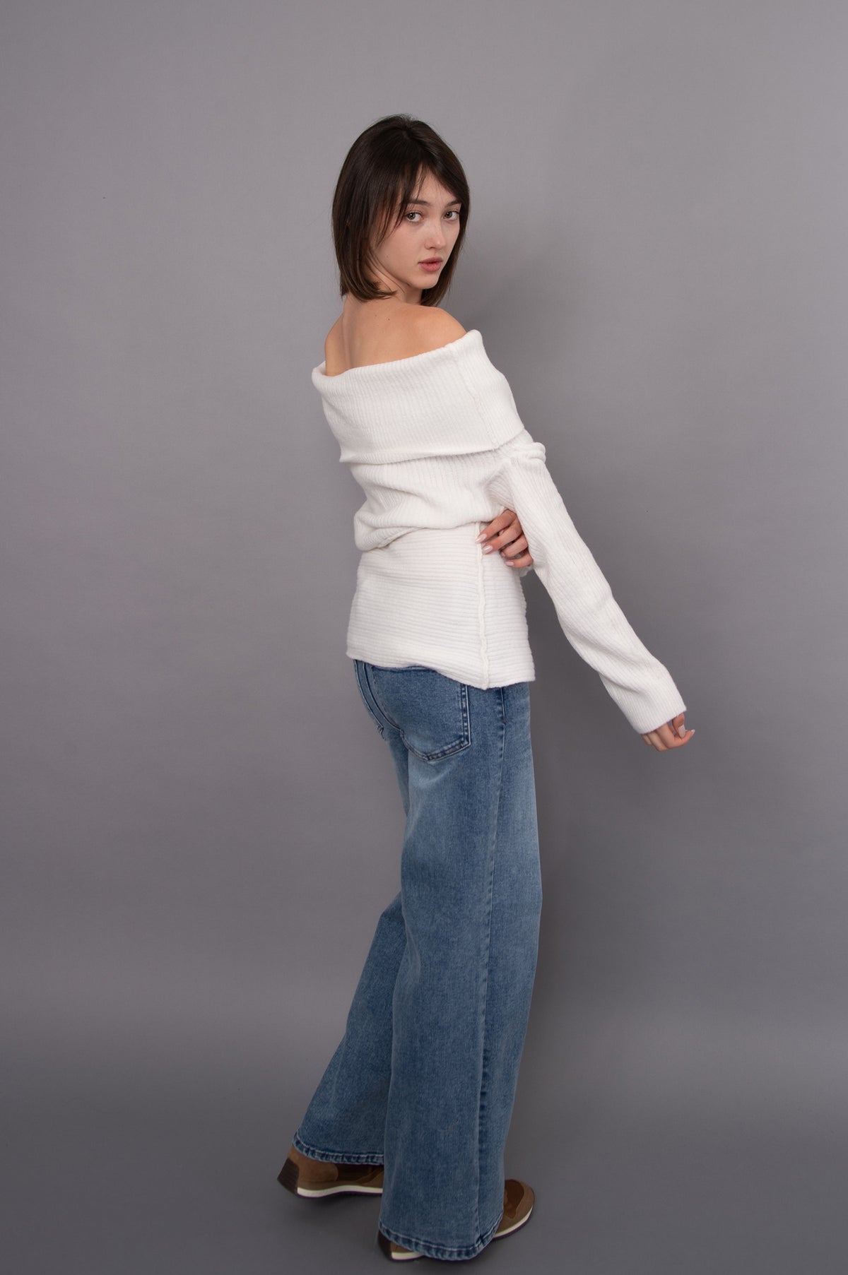 MARYLIN OFF THE SHOULDER SWEATER